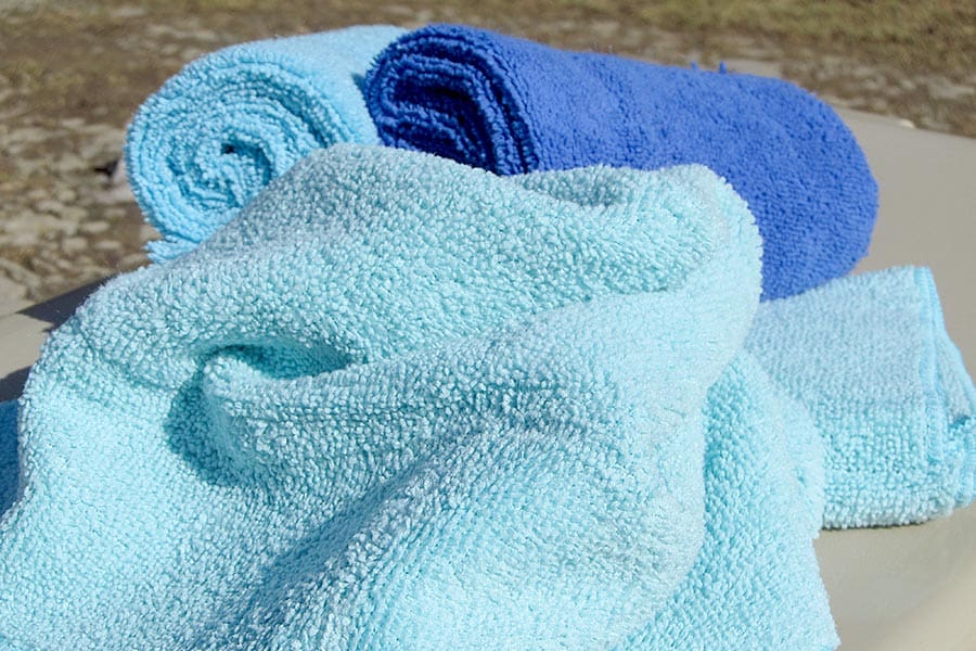 Microfiber towels in shades of blue
