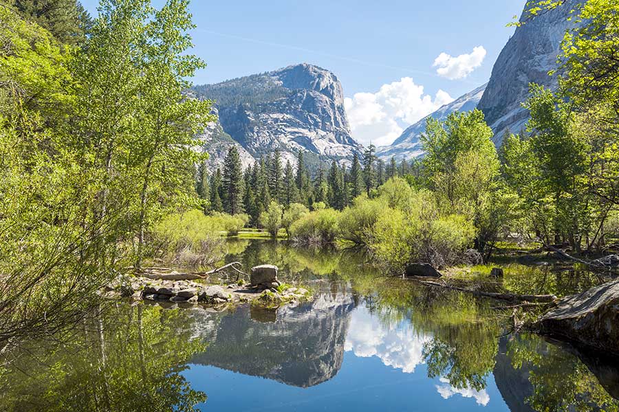 A sunny day at Mirror Lake in California