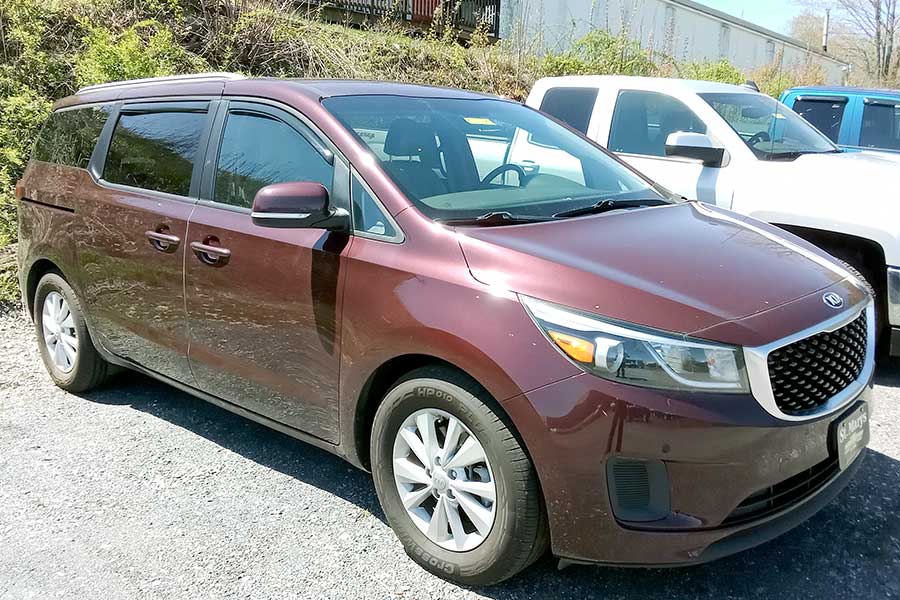 Maroon Kia Sedona