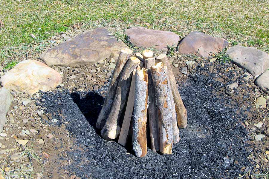 Teepee method of building a campfire